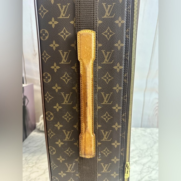 Louis Vuitton Luggage - Picture 5 of 15
